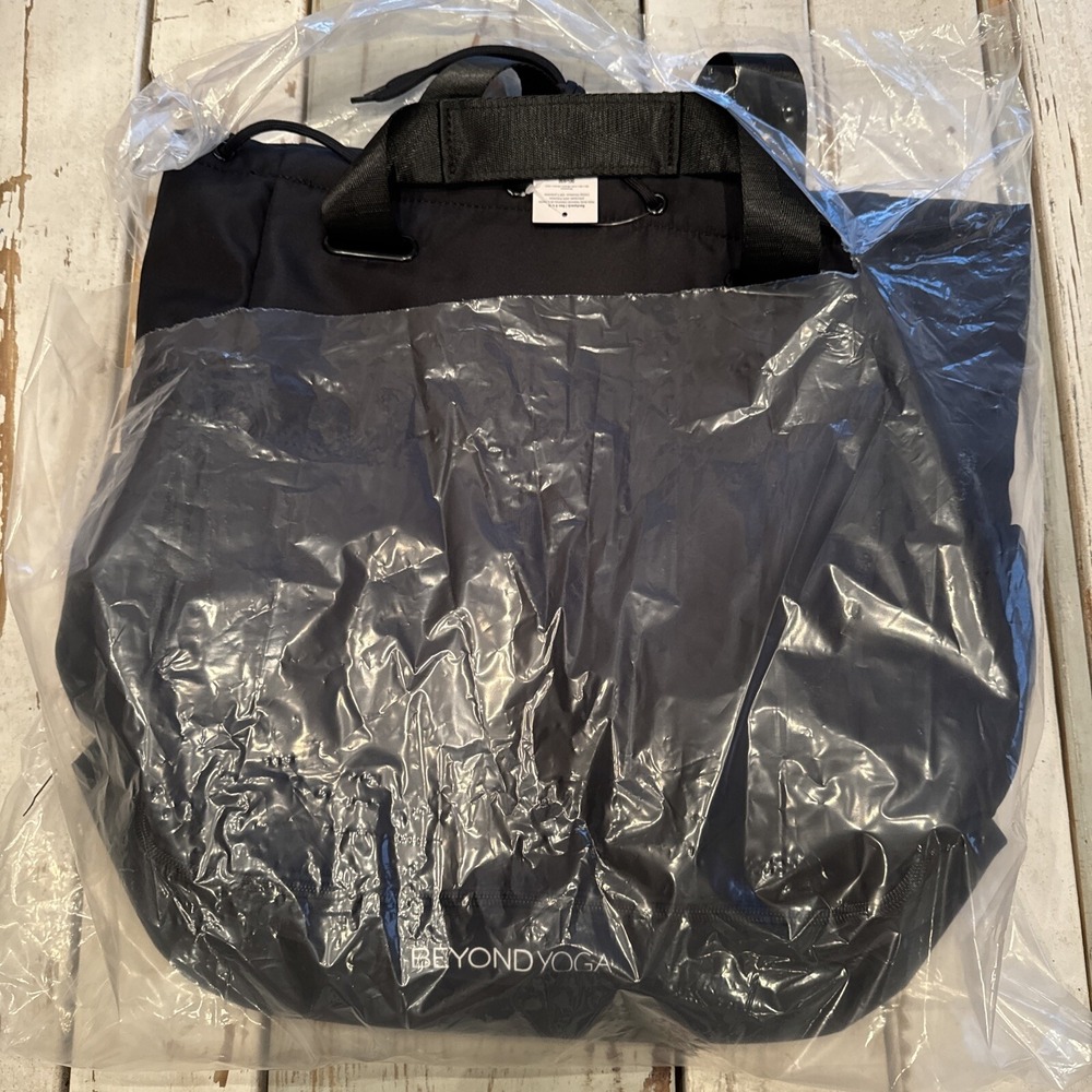 Beyond Yoga Convertible Gym Bag Backpack Black New $80